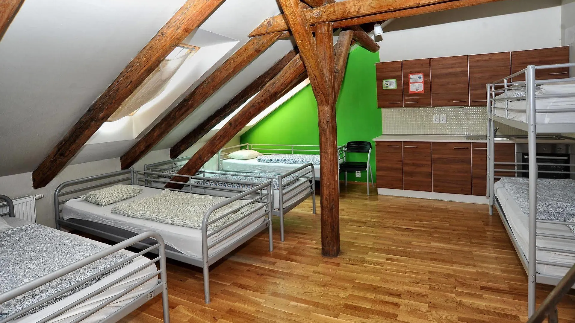 Hostel One Prague 0*,